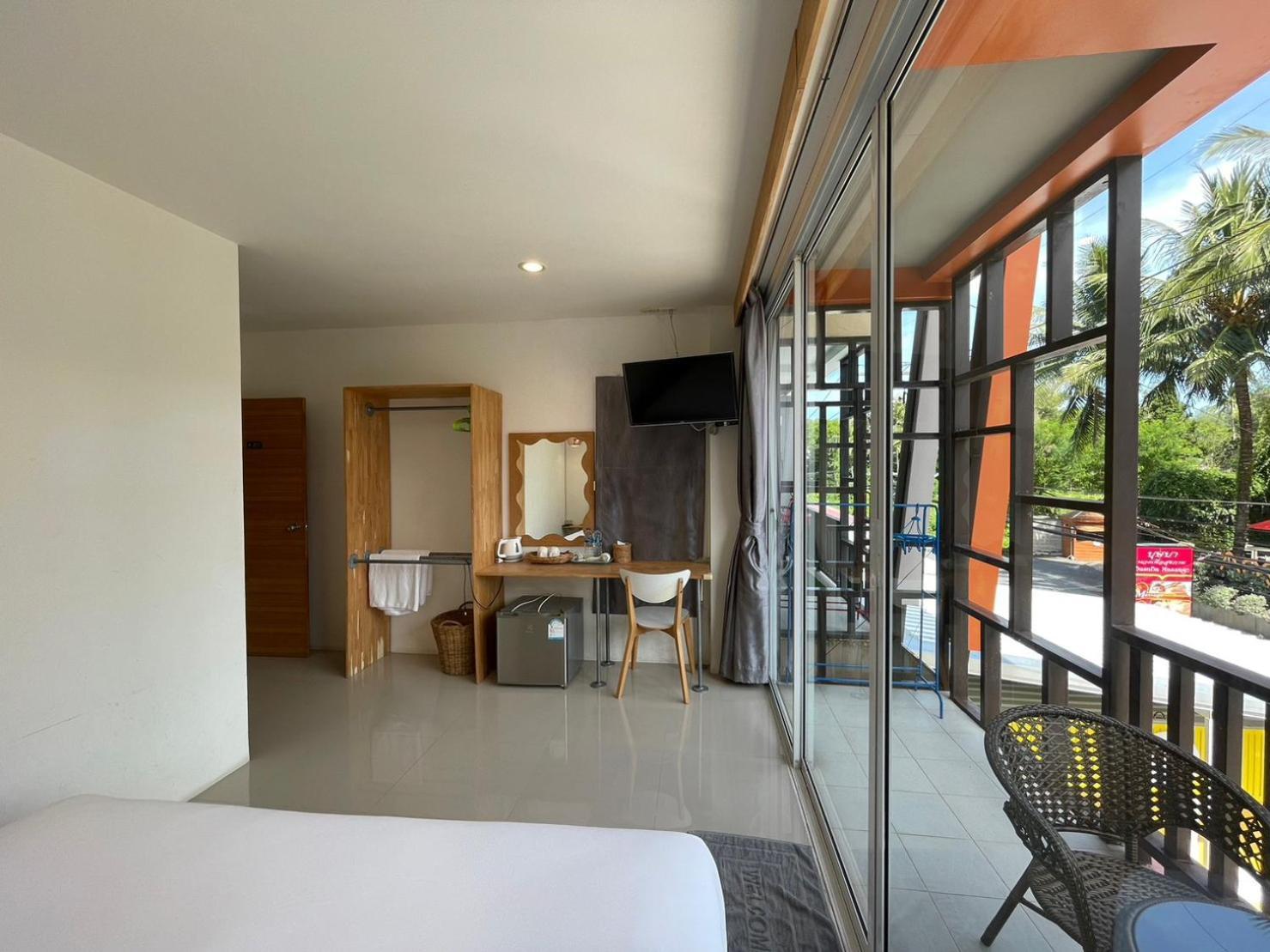 Dwell Phuket Airport Hotel At Naiyang Nai Yang Beach Екстериор снимка