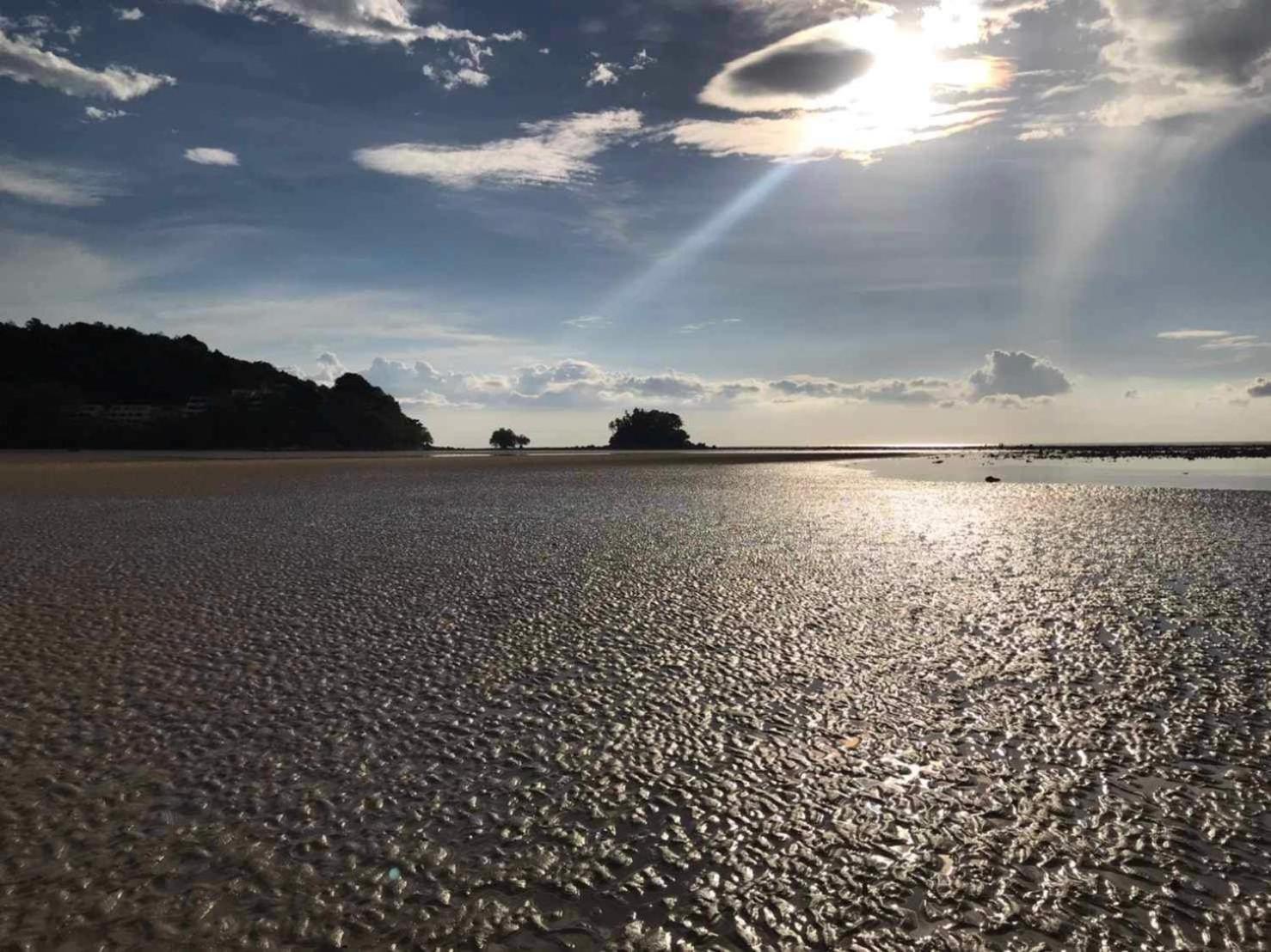 Dwell Phuket Airport Hotel At Naiyang Nai Yang Beach Екстериор снимка