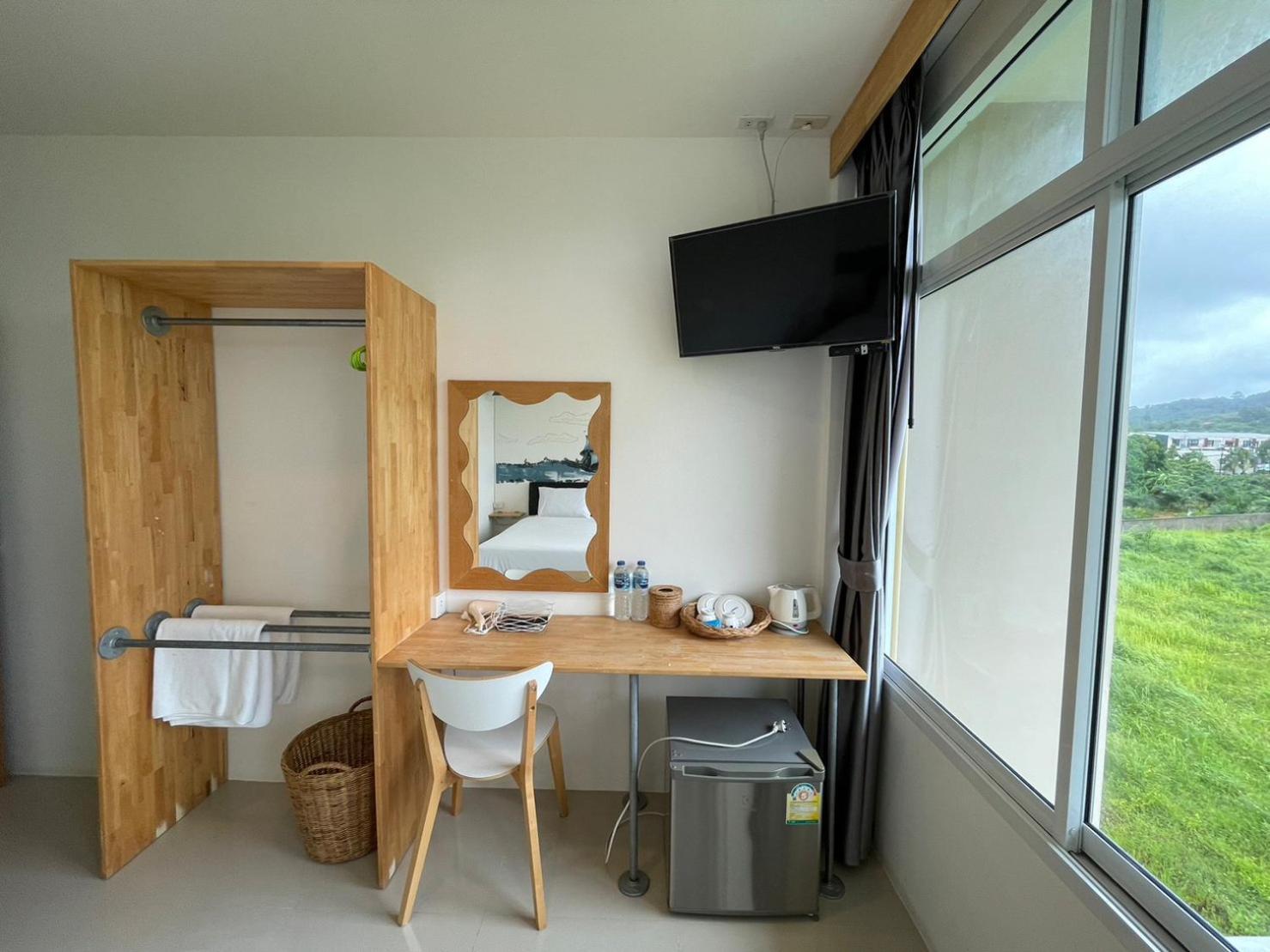 Dwell Phuket Airport Hotel At Naiyang Nai Yang Beach Екстериор снимка