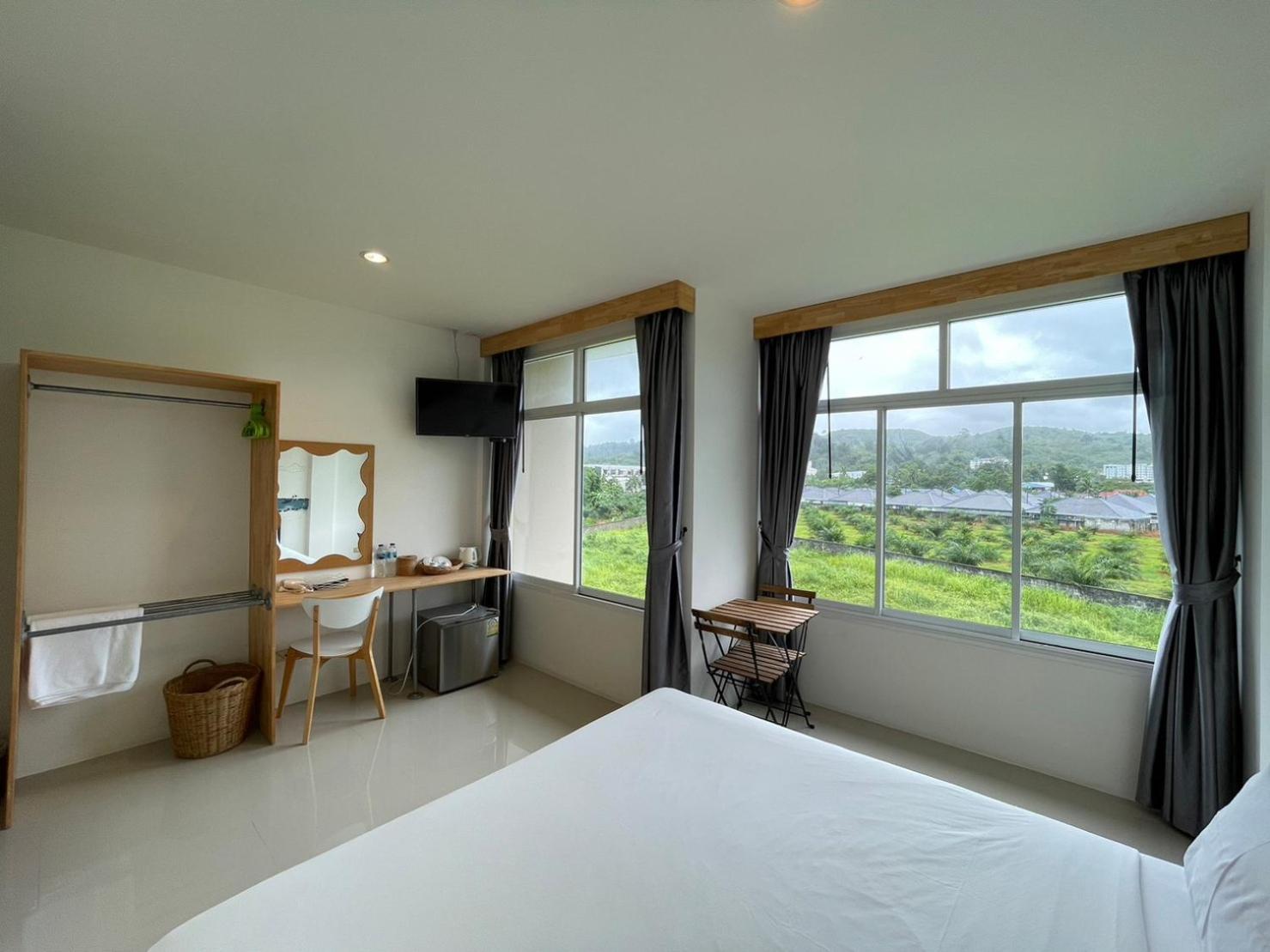 Dwell Phuket Airport Hotel At Naiyang Nai Yang Beach Екстериор снимка