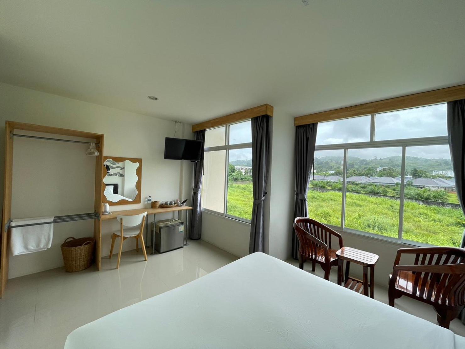 Dwell Phuket Airport Hotel At Naiyang Nai Yang Beach Екстериор снимка