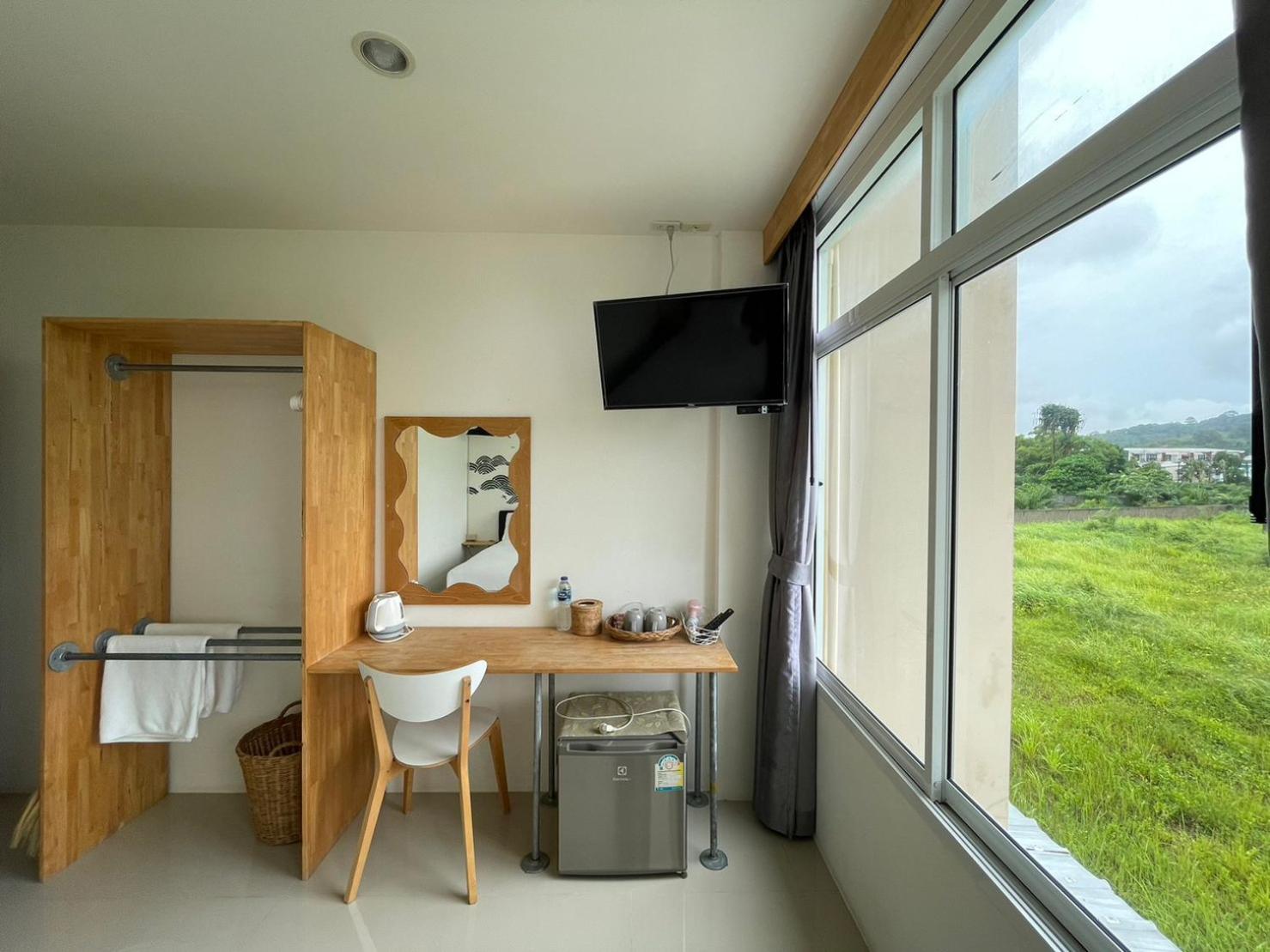 Dwell Phuket Airport Hotel At Naiyang Nai Yang Beach Екстериор снимка