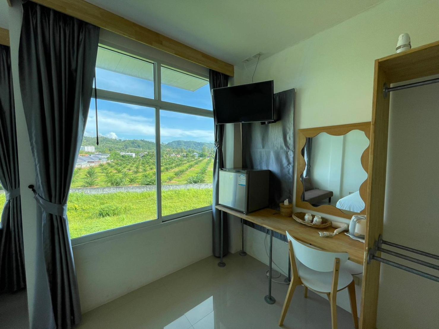 Dwell Phuket Airport Hotel At Naiyang Nai Yang Beach Екстериор снимка