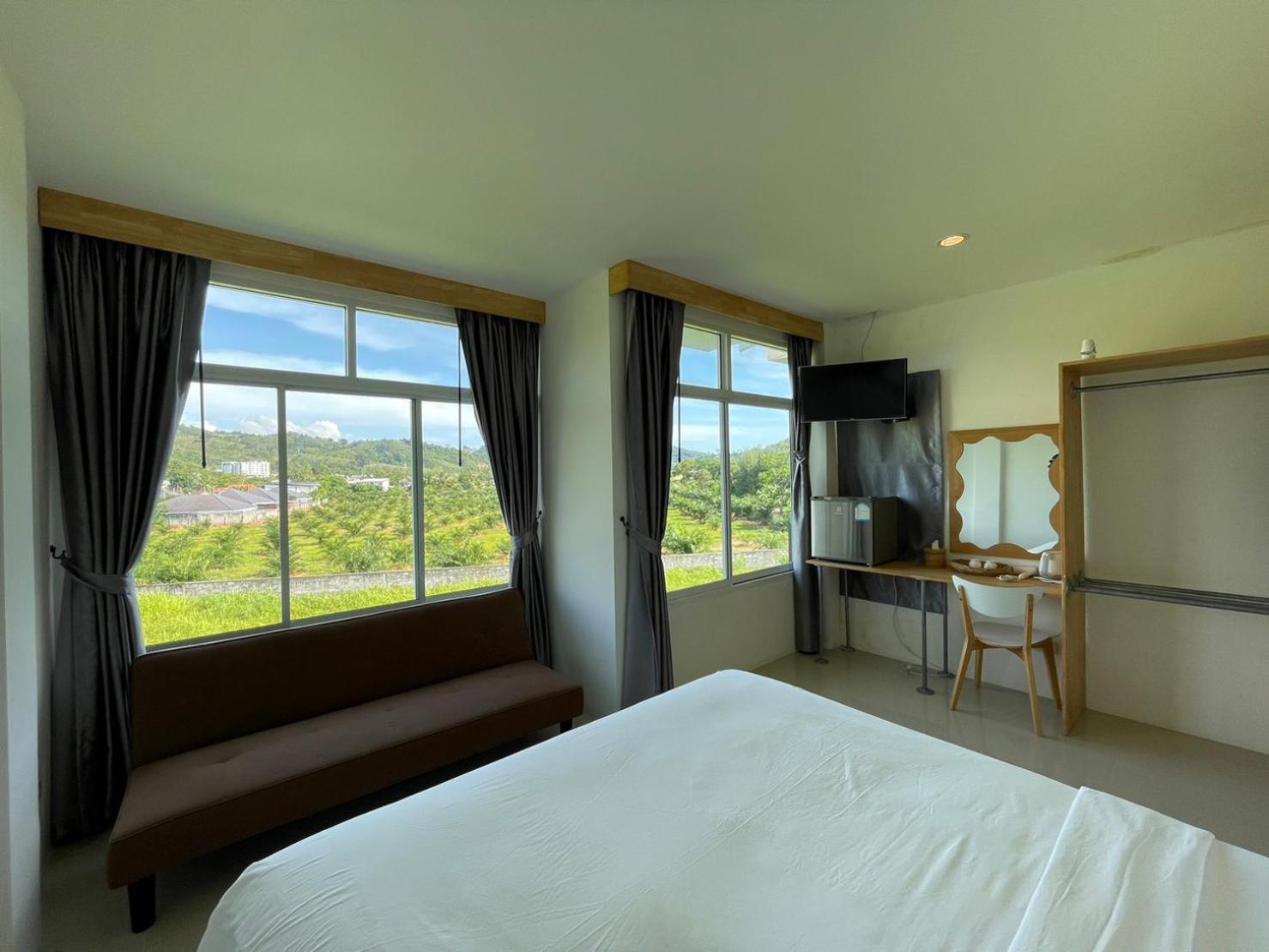 Dwell Phuket Airport Hotel At Naiyang Nai Yang Beach Екстериор снимка