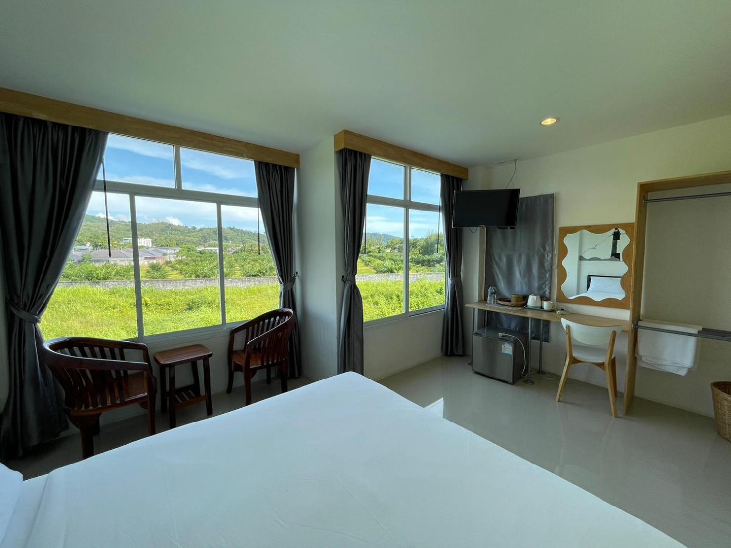 Dwell Phuket Airport Hotel At Naiyang Nai Yang Beach Екстериор снимка