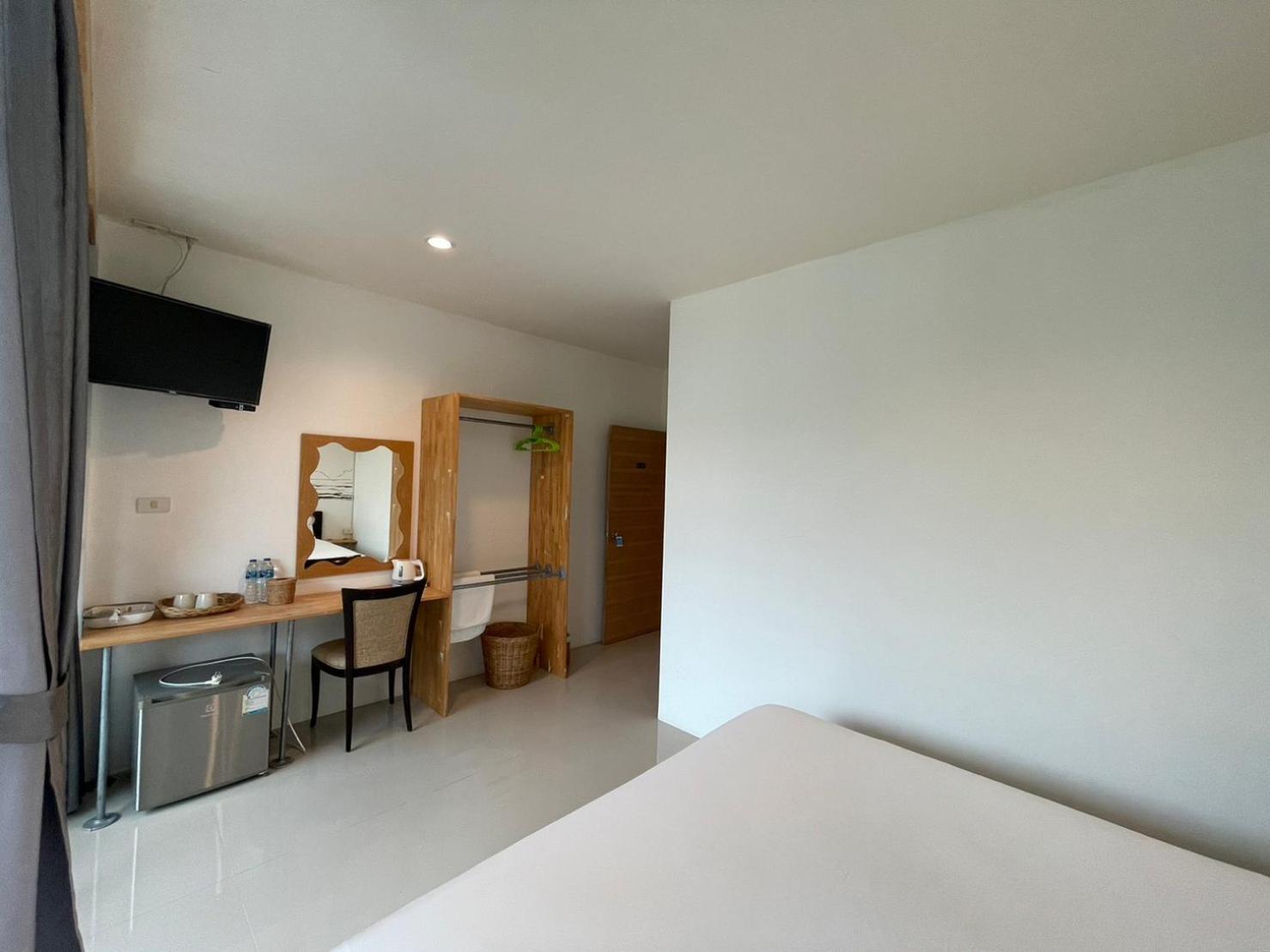 Dwell Phuket Airport Hotel At Naiyang Nai Yang Beach Екстериор снимка