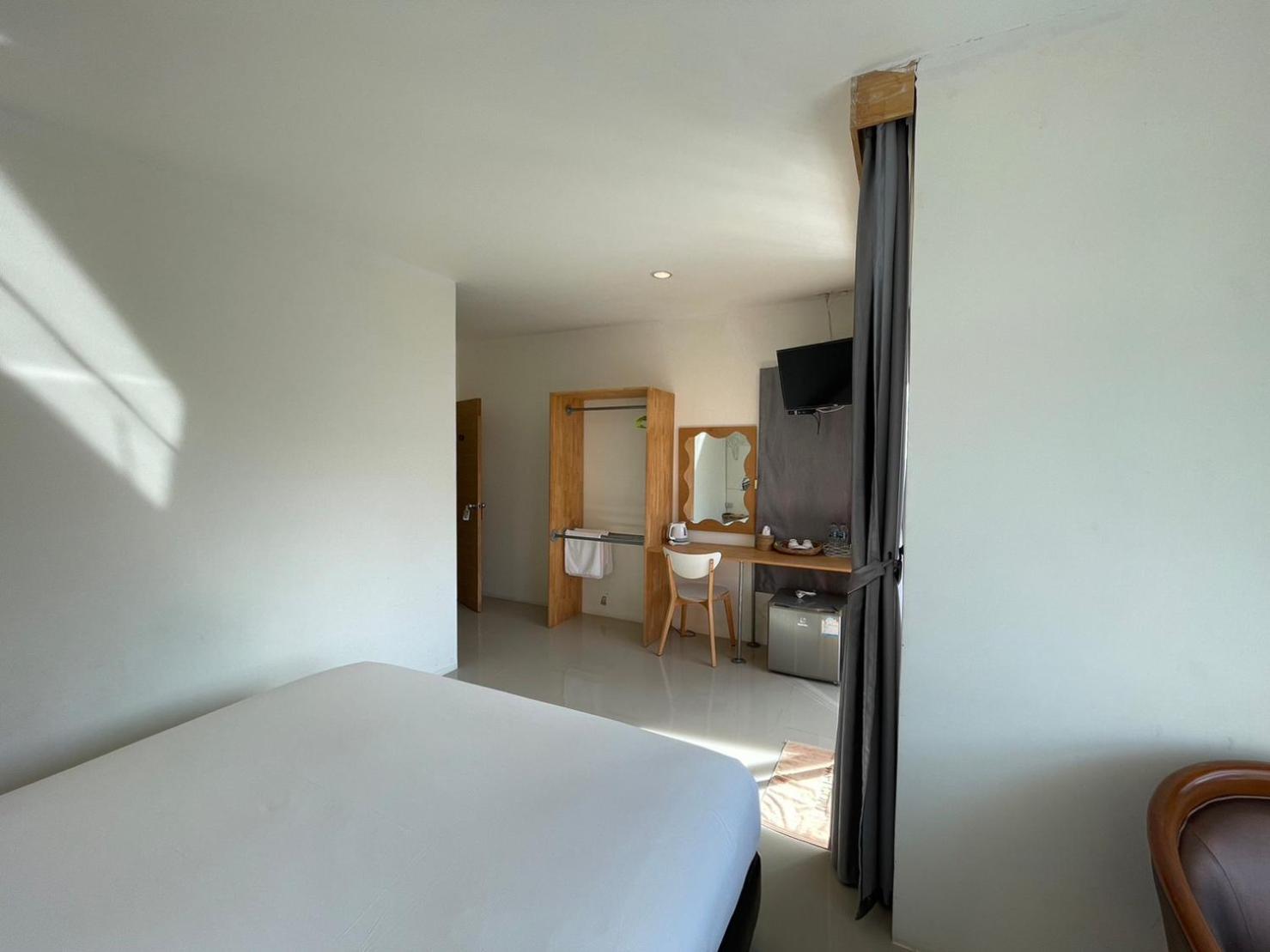 Dwell Phuket Airport Hotel At Naiyang Nai Yang Beach Екстериор снимка
