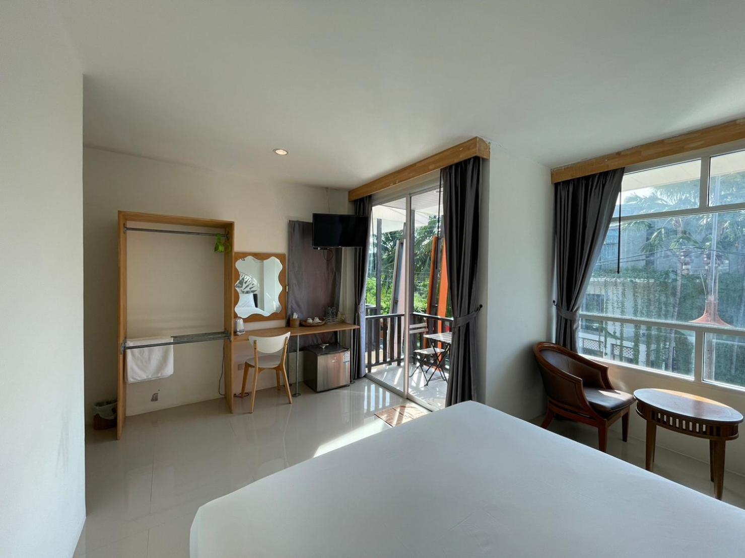 Dwell Phuket Airport Hotel At Naiyang Nai Yang Beach Екстериор снимка